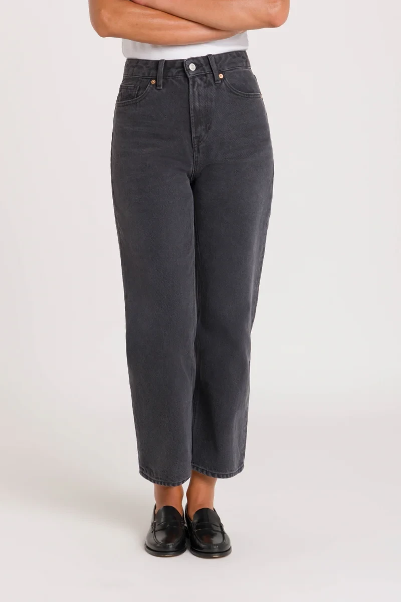 Kings of Indigo Damen Jeans Liora Cropped Clean recycled worn black